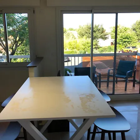 Apartament Nauzan *